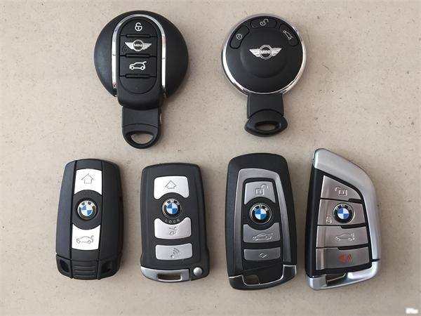 車鑰匙鎖在車里怎么辦?汽車開鎖的方法